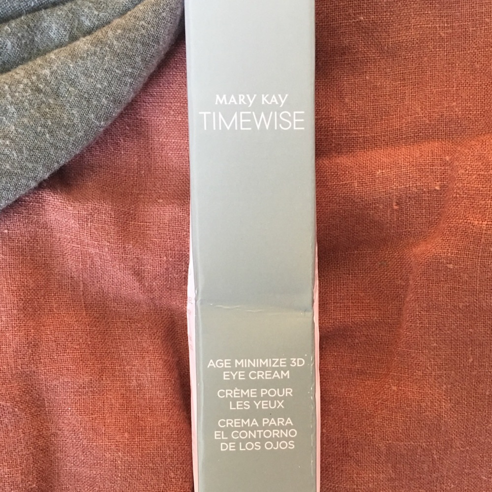 Age Minimize 3D eye cream moisturizer NIB